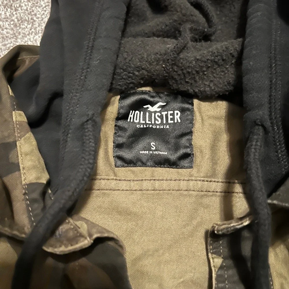 Hollister Camo Hooded Button-Up Lightweight Jacket Size Small - Picture 2 of 2
